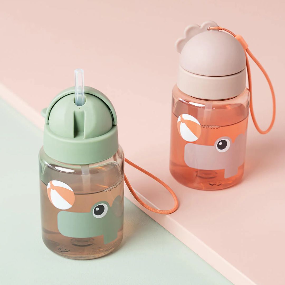 Utført av Deer Straw Bottle Playground Green
