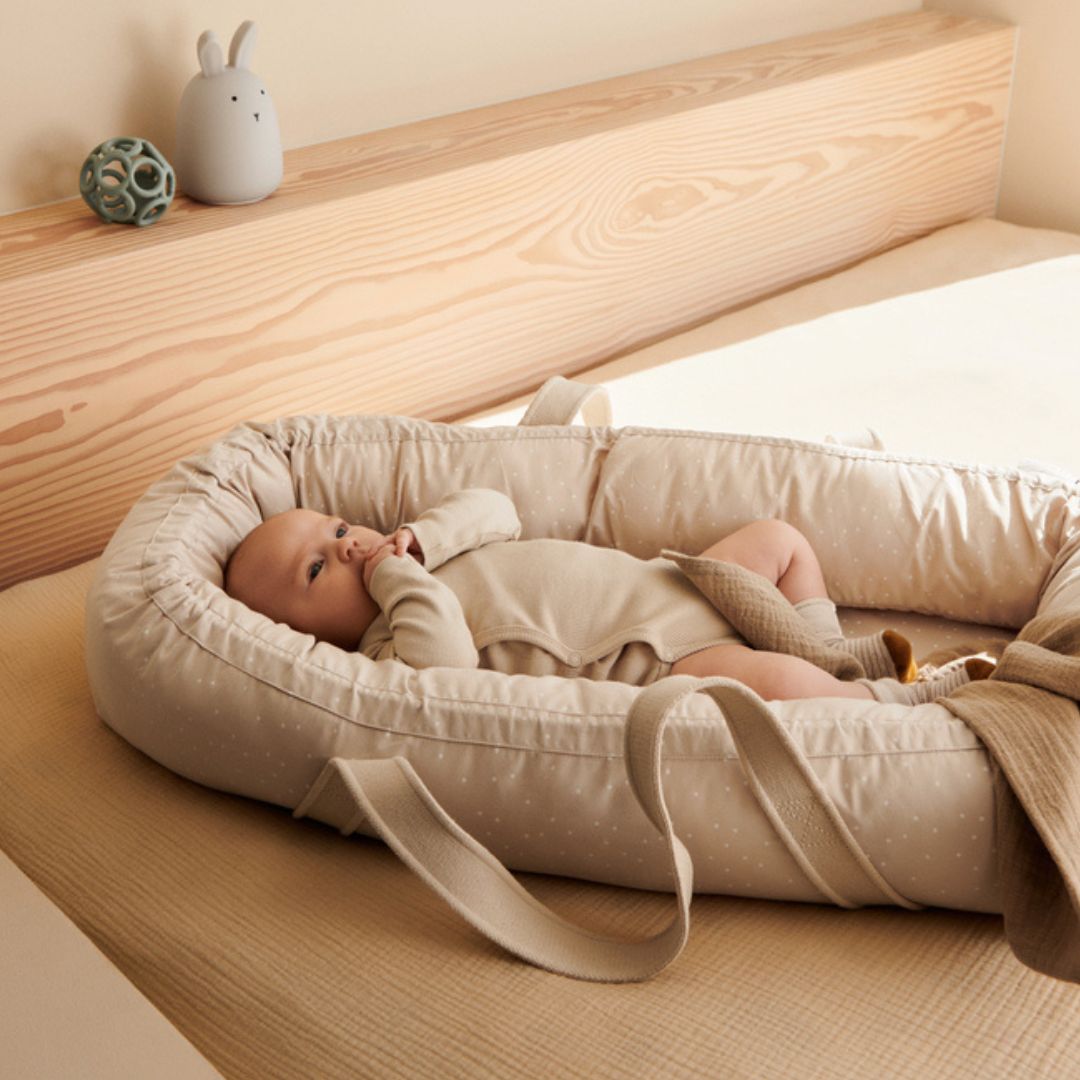 Liewood Gro baby nest Classic dot creme de la creme