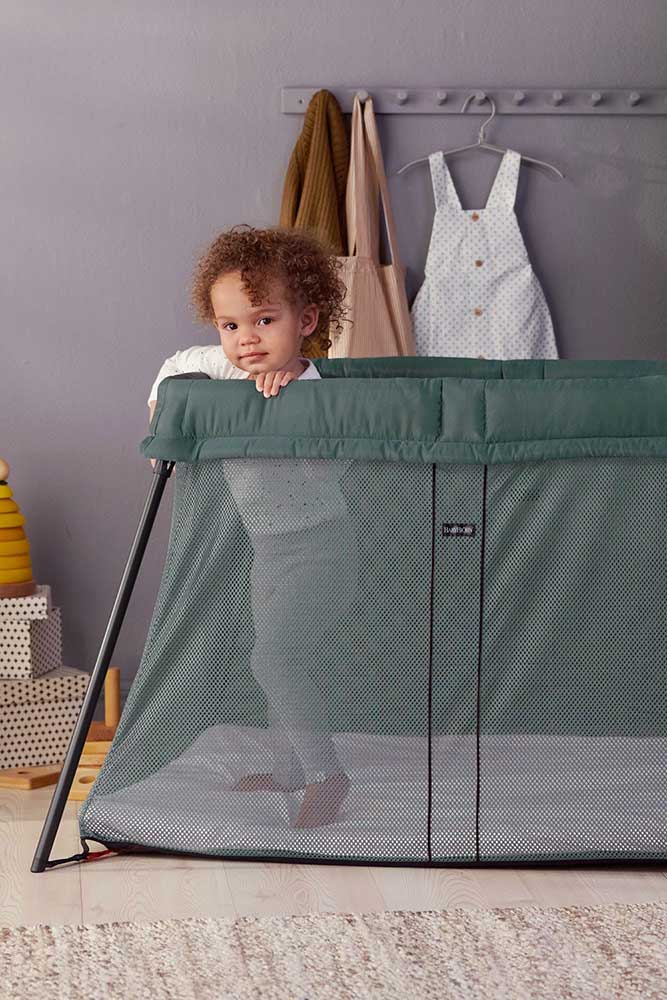 Babybjörn Reiseseng Light Mørkegrønn