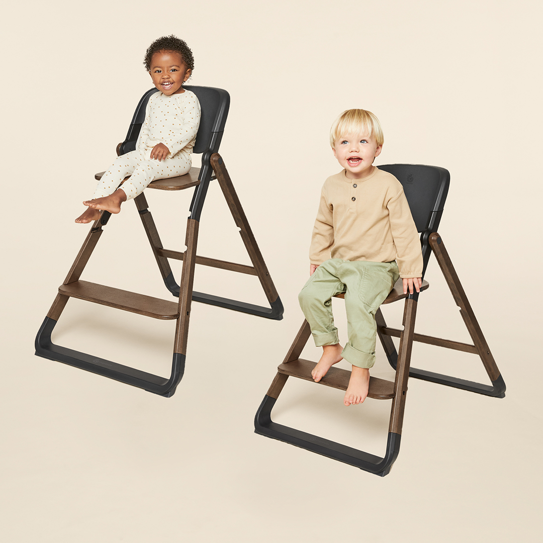 Ergobaby Evolve spisestol i mørkt tre