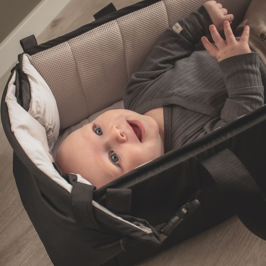 EasyGrow babynest/myk bæresele Favn Svart