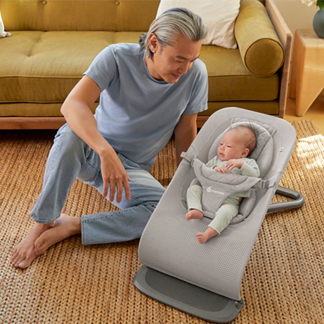 Ergobaby Evolve-vugge i grå mesh