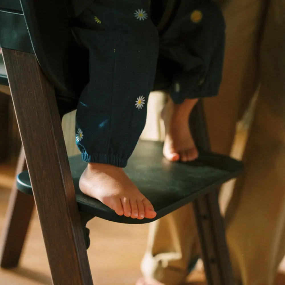 Stokke Steps 3-i-1 barnestol svart / varm brun