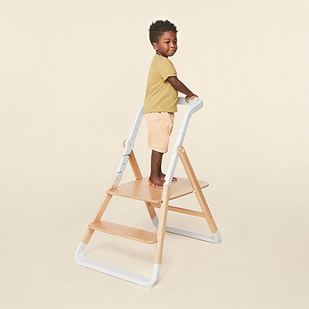 Ergobaby Evolve Kitchen Helper kjøkkenkrakk i naturlig tre