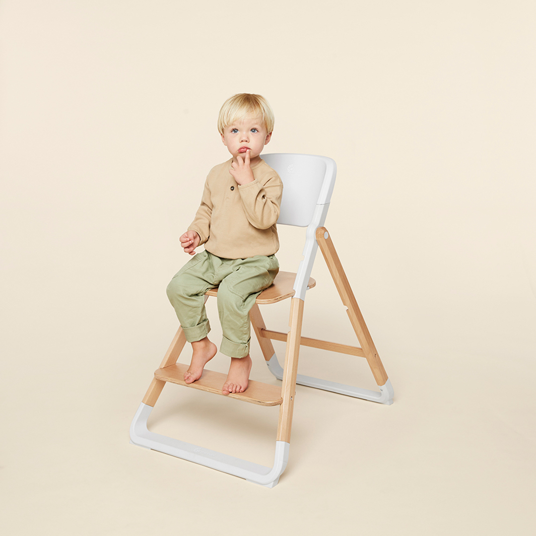 Ergobaby Evolve spisestol i naturlig tre