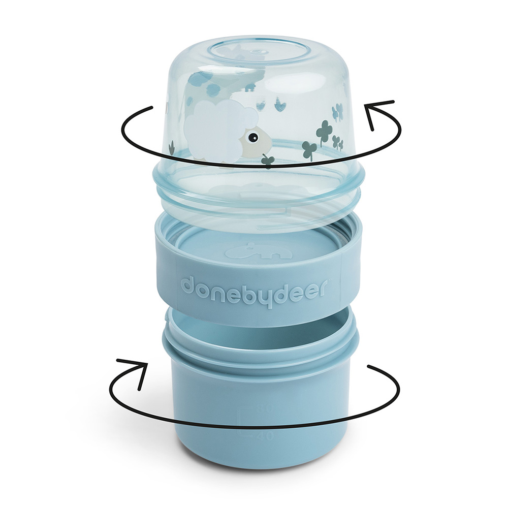Done by Deer To go 2-veis snacksbeholder Tiny farm Blue