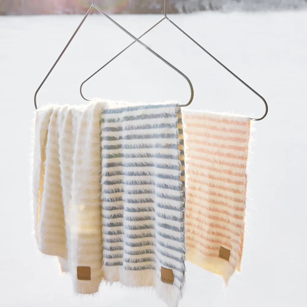 Elodie Furry Knit Teppe Vanilla White
