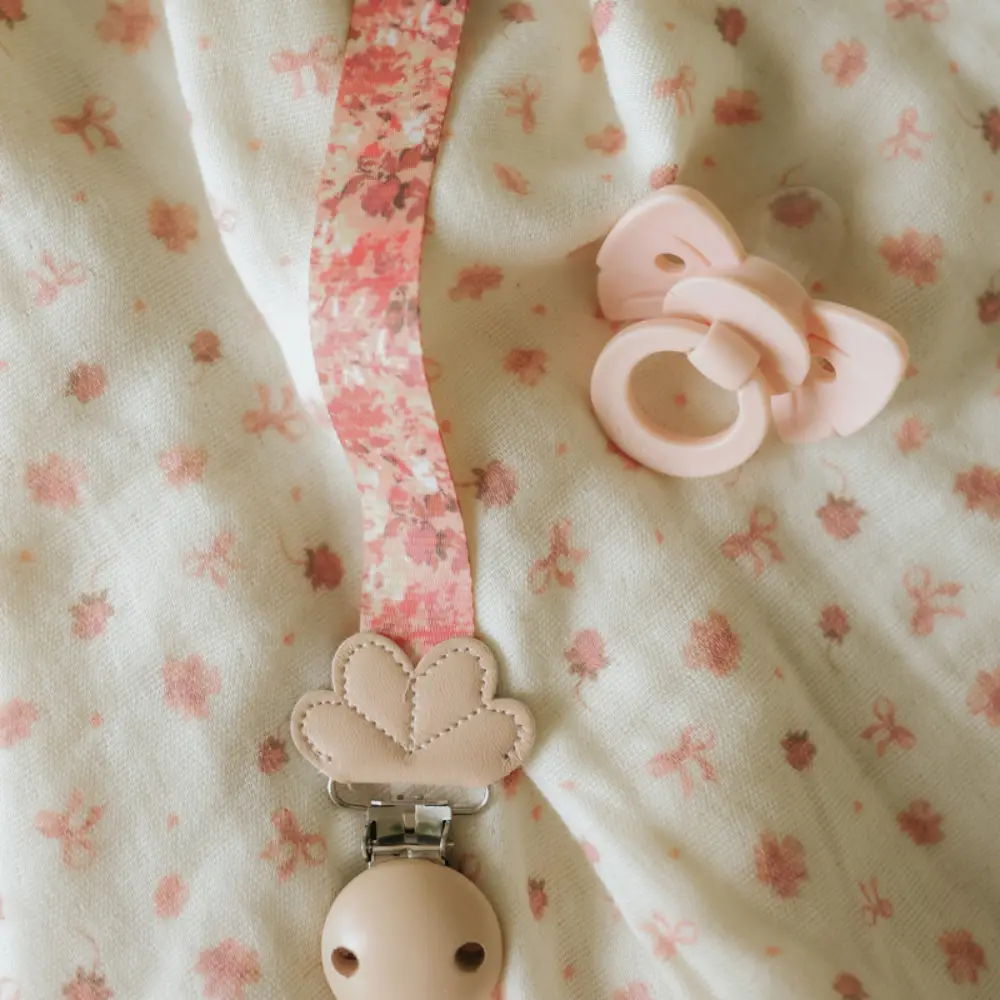 Elodie Binky Bow Smokk Mistrosa En størrelse