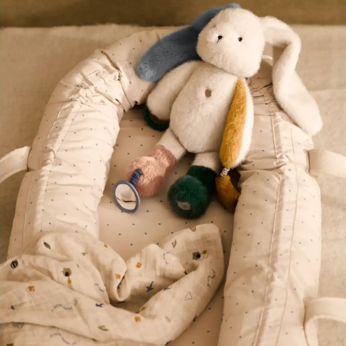 Liewood gro Babynest stjerne / sand
