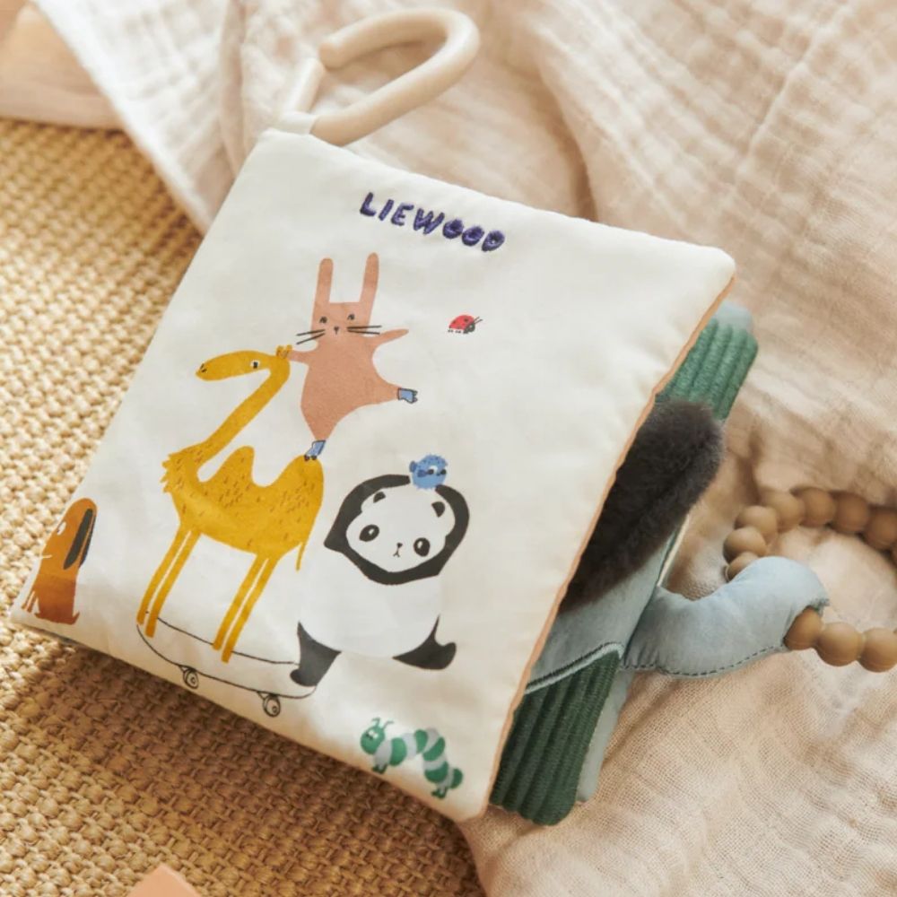 Liewood Fey stoffbok – Around the World / Sandy