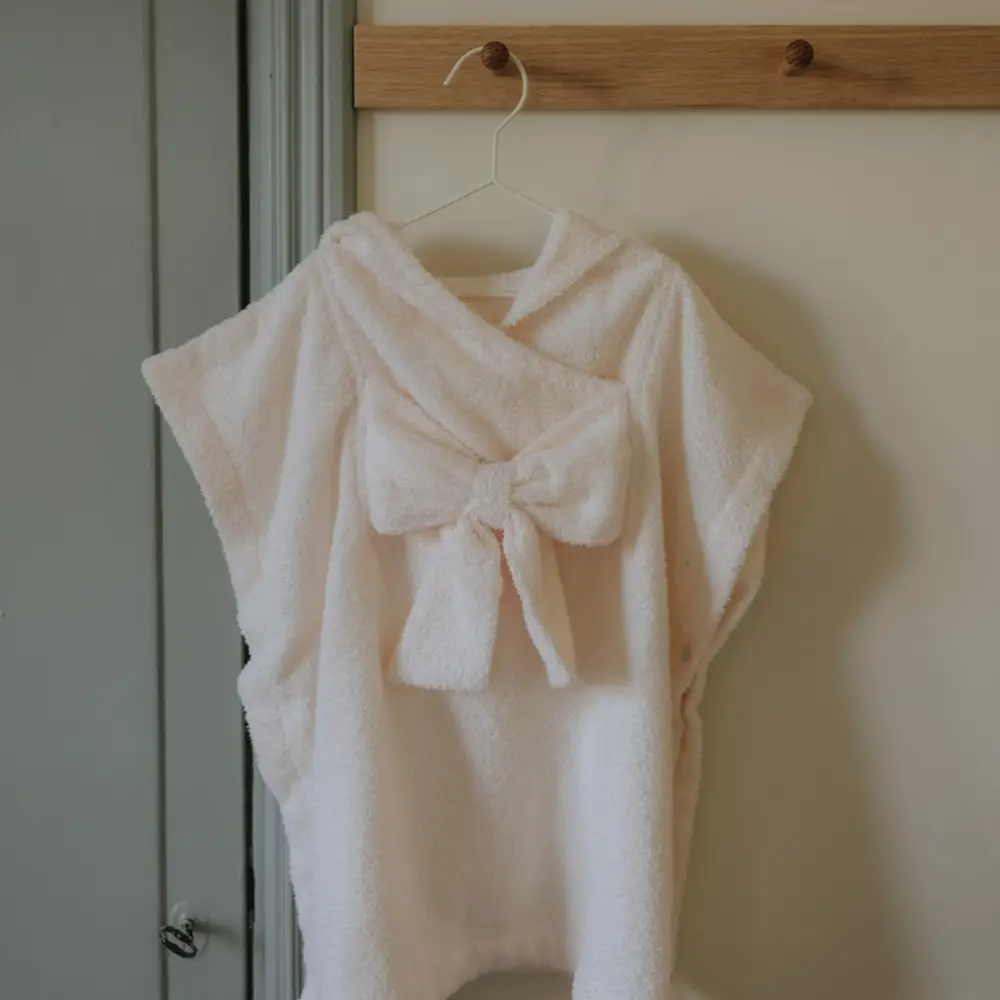 Elodie Badeponcho Kremhvit