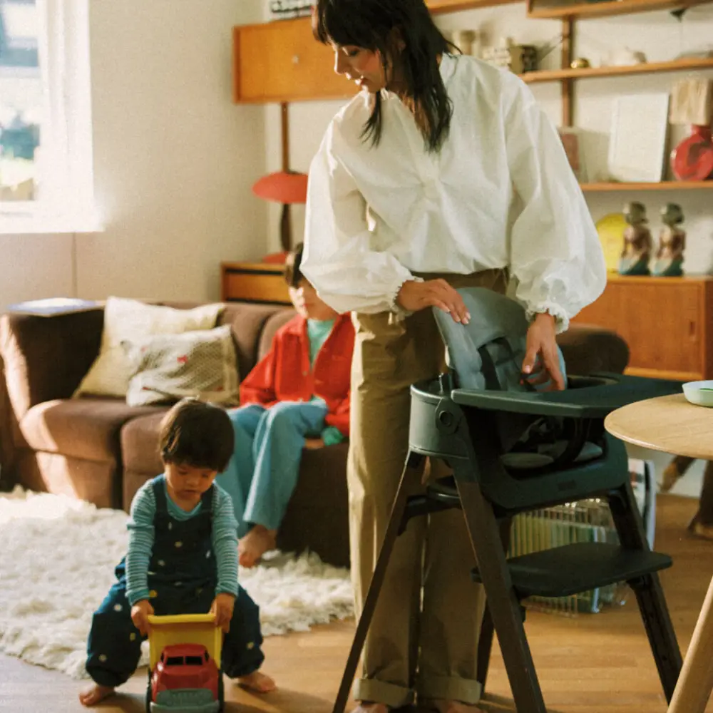 Stokke Steps 3-i-1 barnestol svart / varm brun