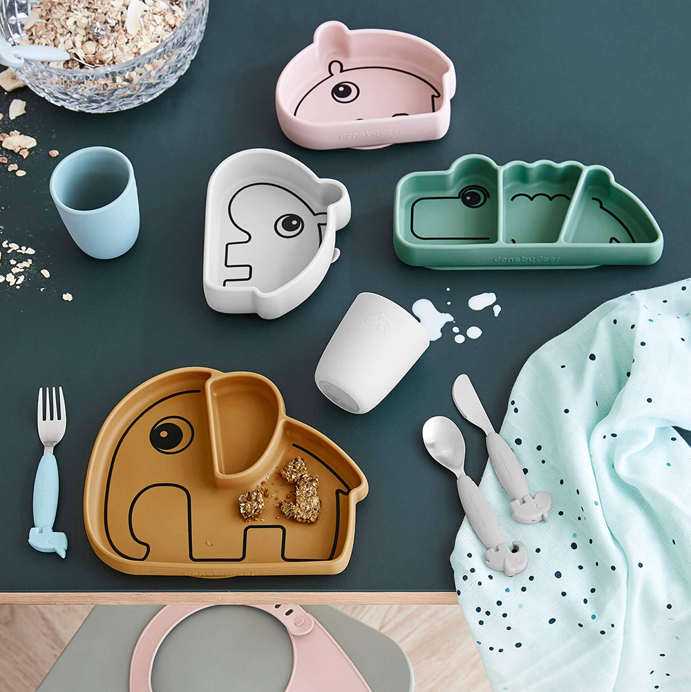 Utført av Deer silicone Stick&Stay plate Elphee Sand