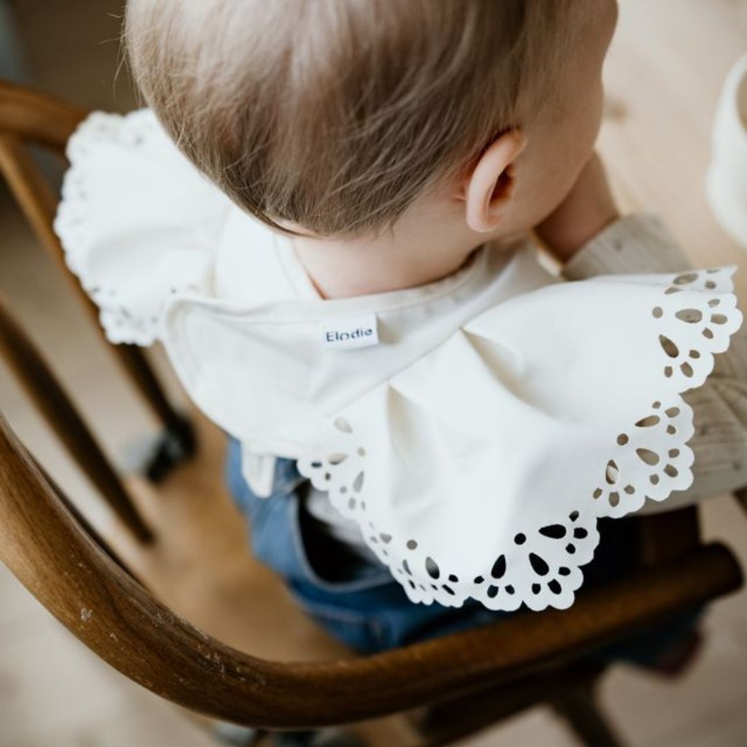 Elodie Bib med volang Vanilla White