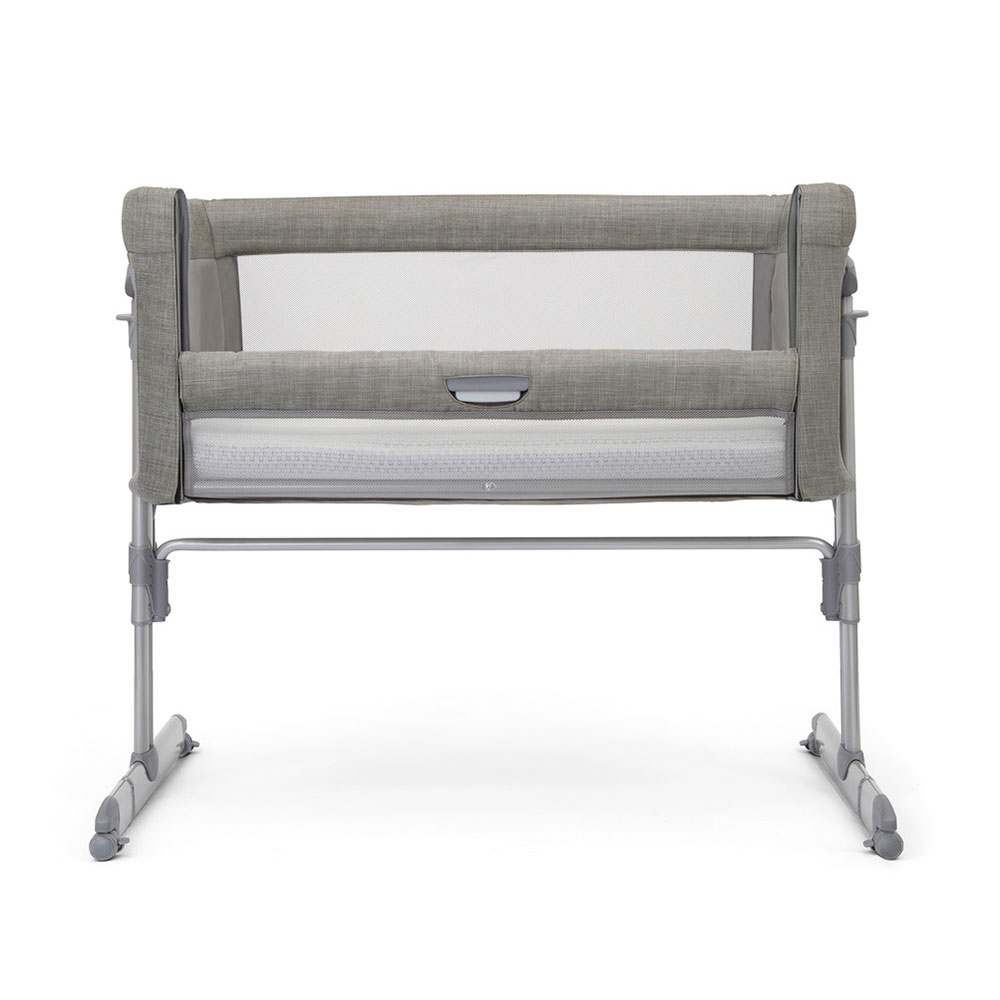 Joie Roomie Glide-senkeseng ved siden av sengen Foggy Grey