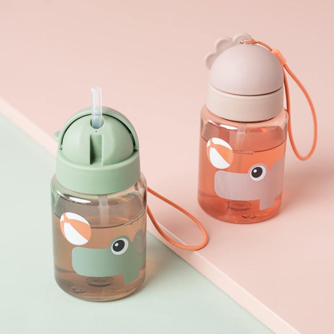 Utført av Deer Straw Bottle Playground Powder