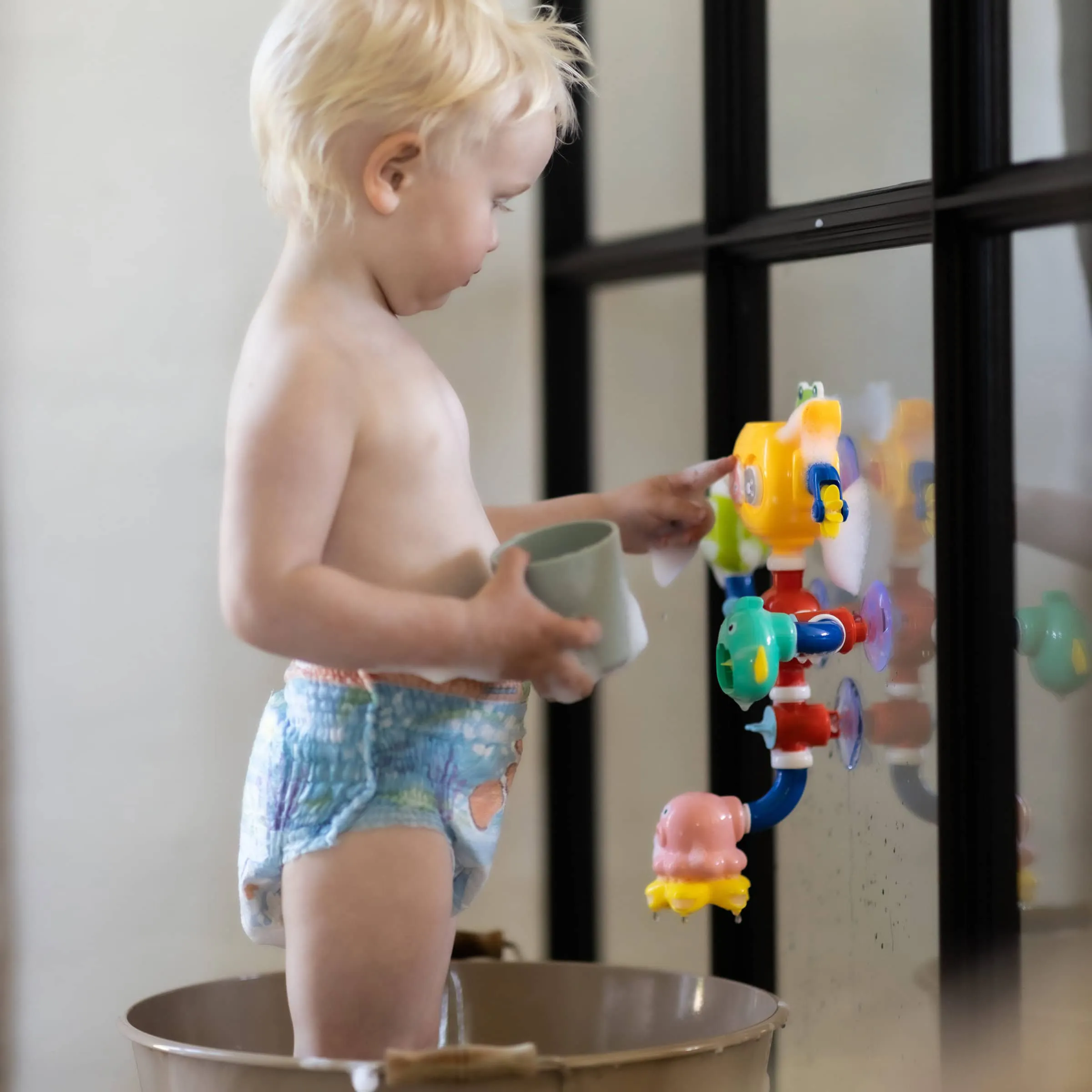 Scandinavian baby badeleke sjøtema