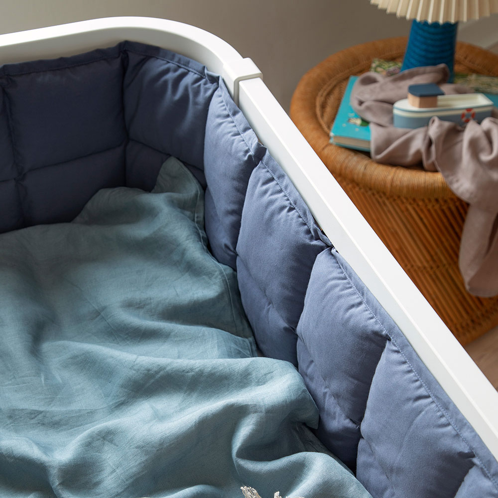Sebra sengegrind Baby støtfanger Kapok nordic blue
