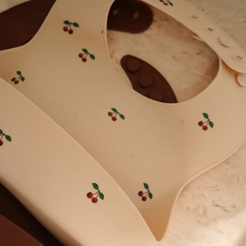 Konges Sløjd Silikon Smekker 2-pakning Cherry/Mocca