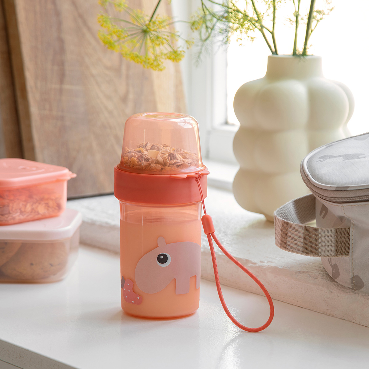 Utført av Deer To go snackboks L Lalee Sand
