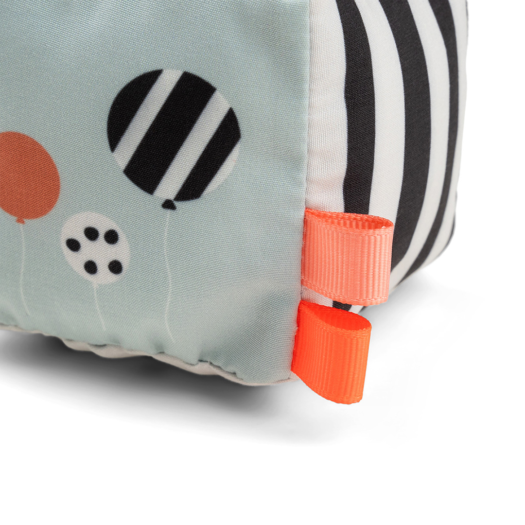 Utført av Deer baby cube contrast Happy clouds Fargemiks