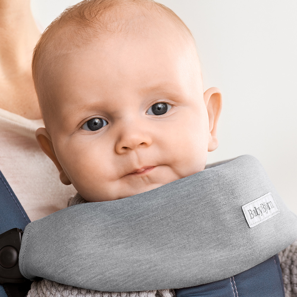 Babybjörn smekkebærer Mini og Move Jersey Light Grey 2-pakning