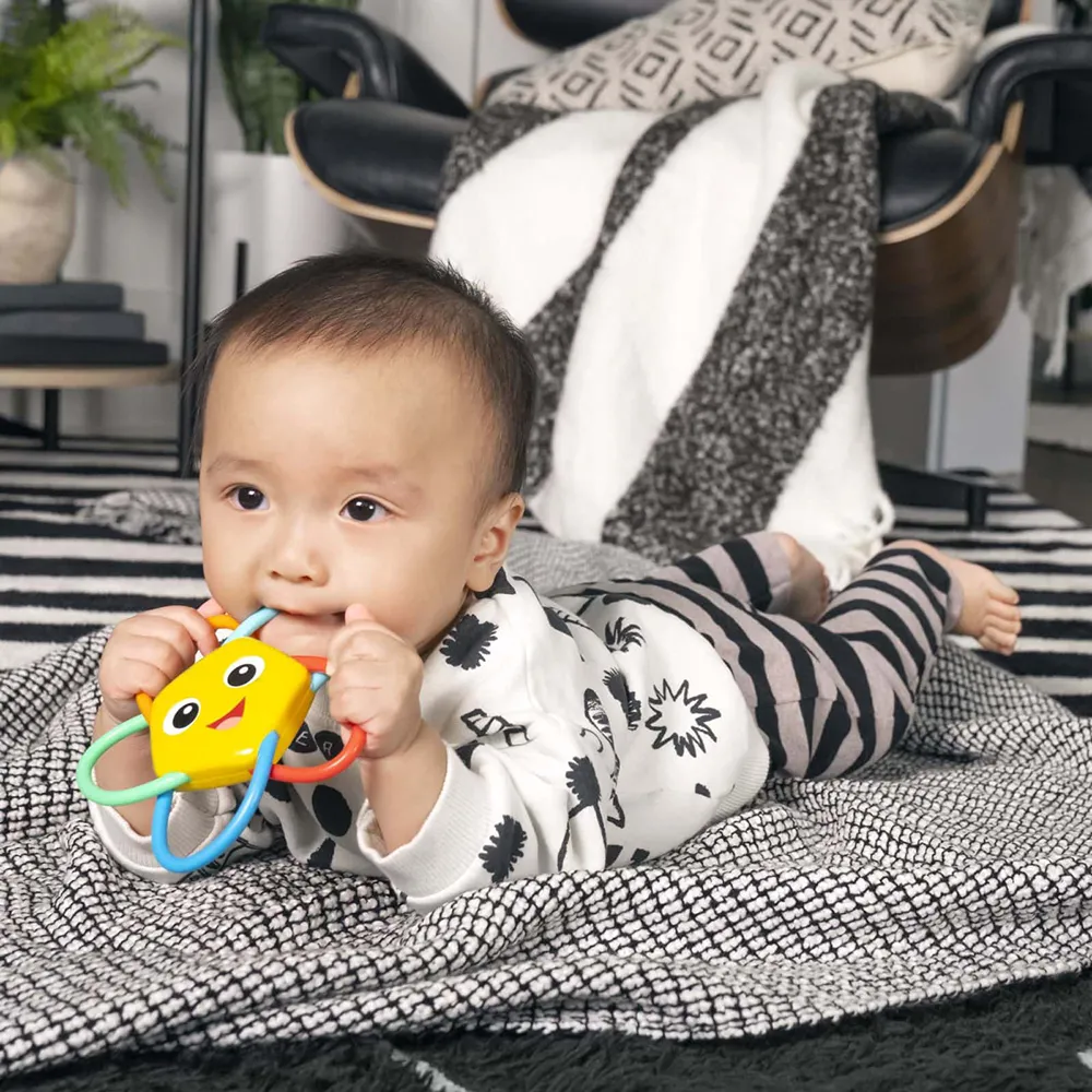 Baby Einstein Soothing Star Bite- og ranglelek med rangle