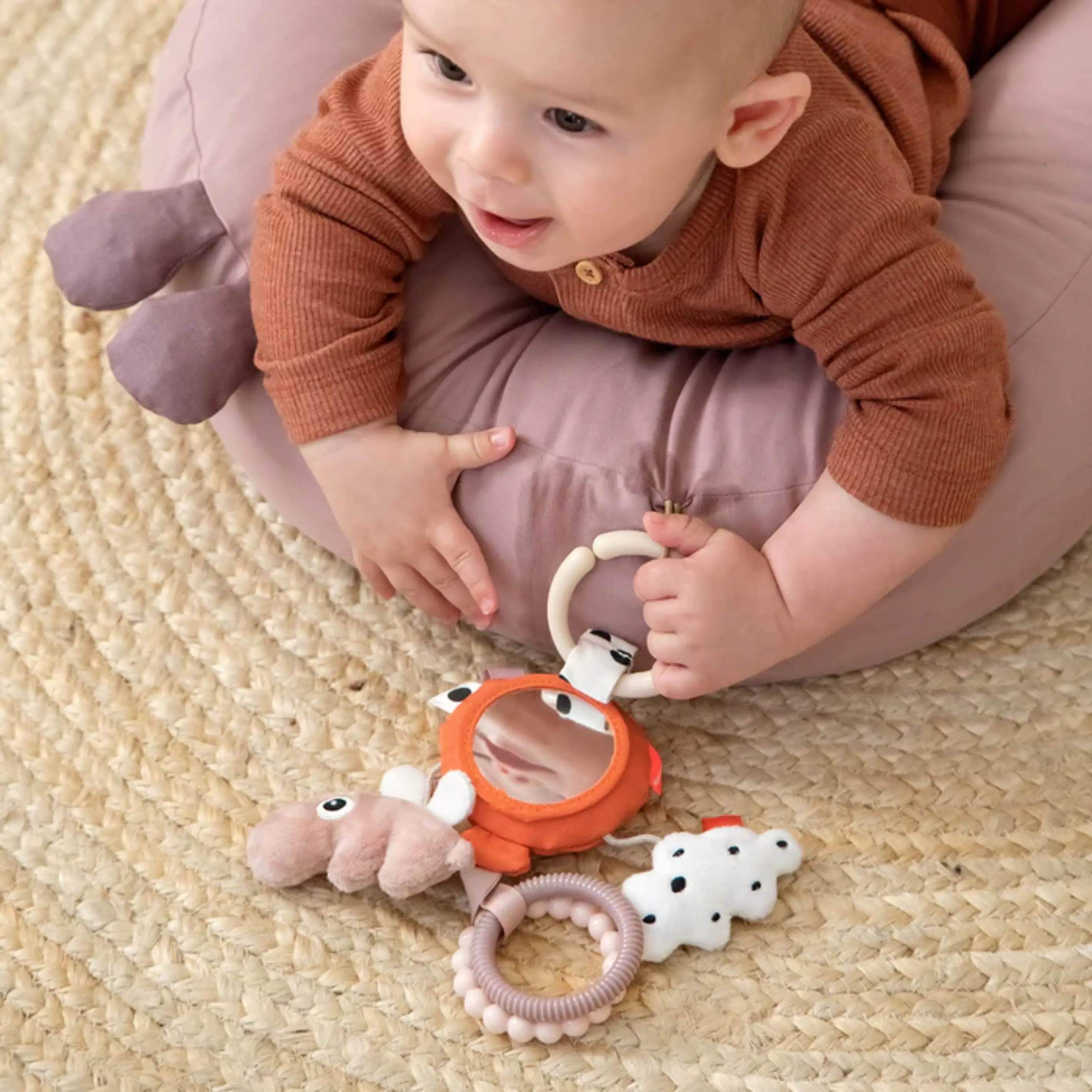 Done by Deer Aktivitetsleksak Happy clouds Papaya