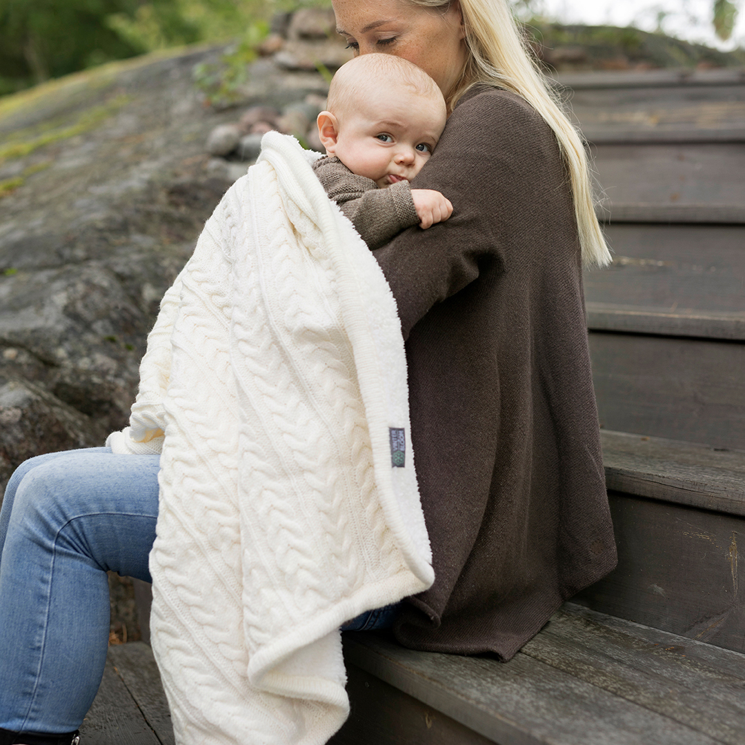 Vinter & Bloom Kosepledd for baby Elfenben