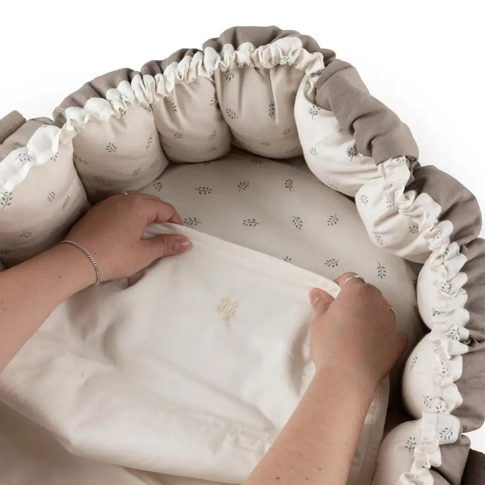 Sebra Vanntett sengetrekk Babynest måneskinn beige