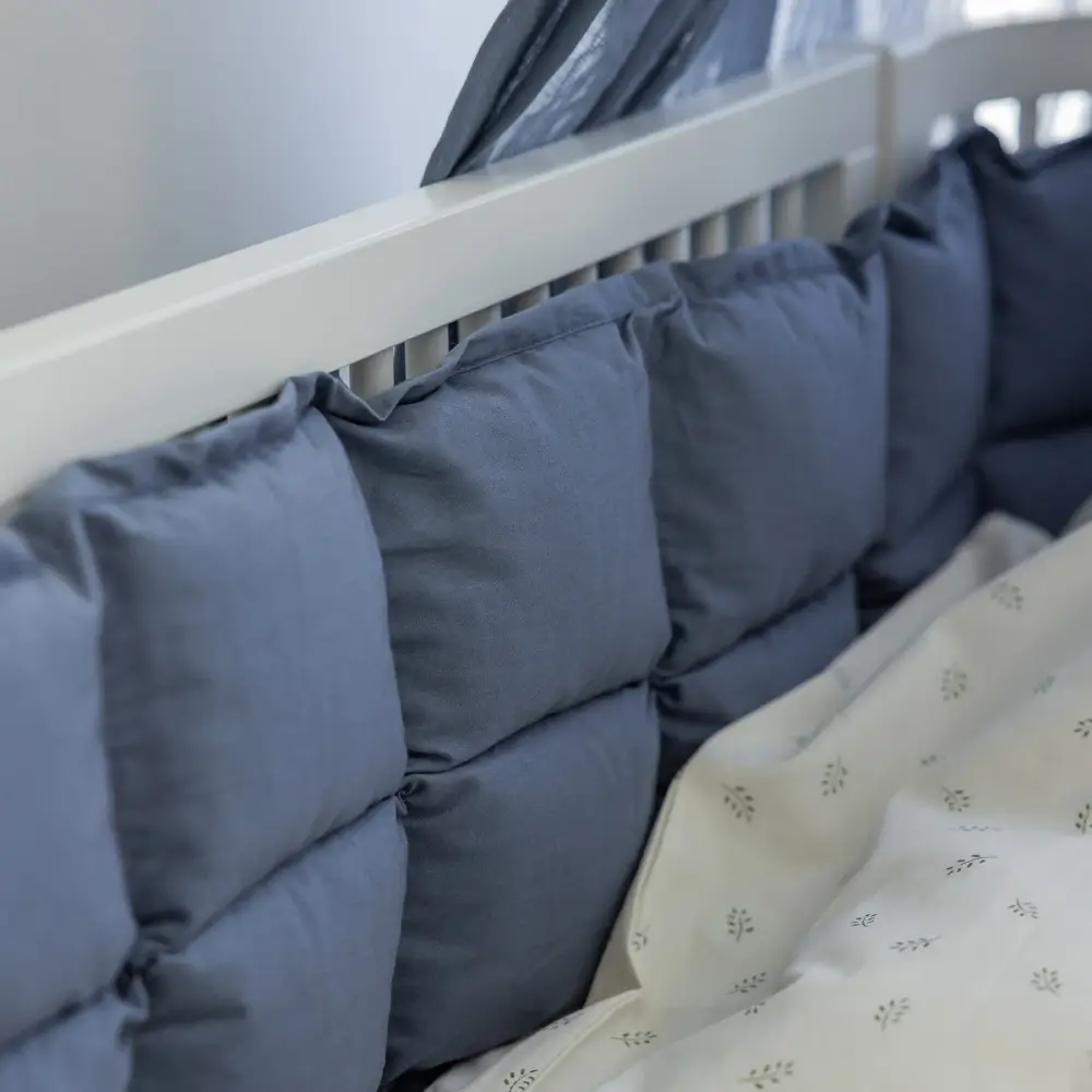 Sebra sengerand Baby støtfanger kapok forest lake blue