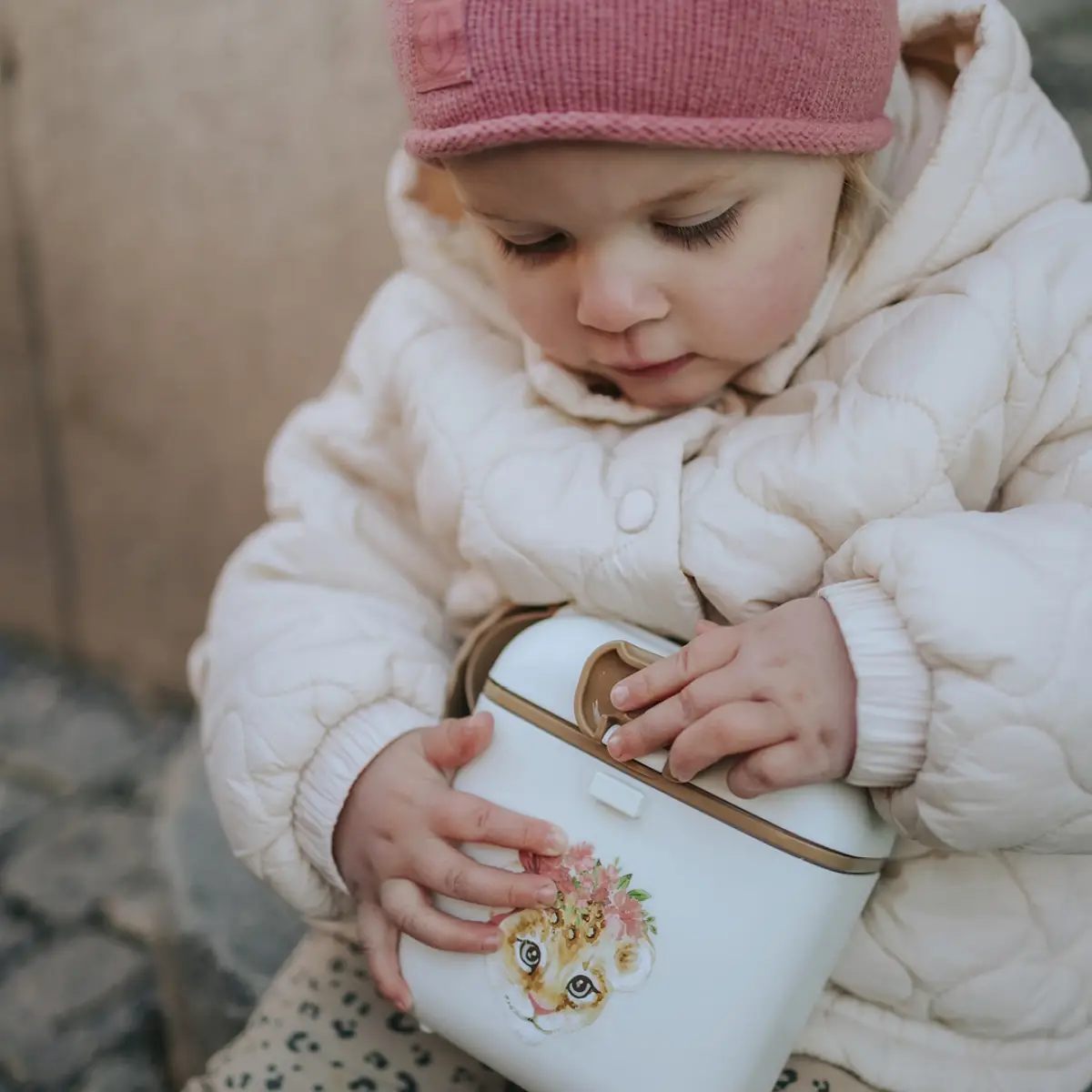 Elodie Details matboks med snackbeholder – Rosy Bow Leo