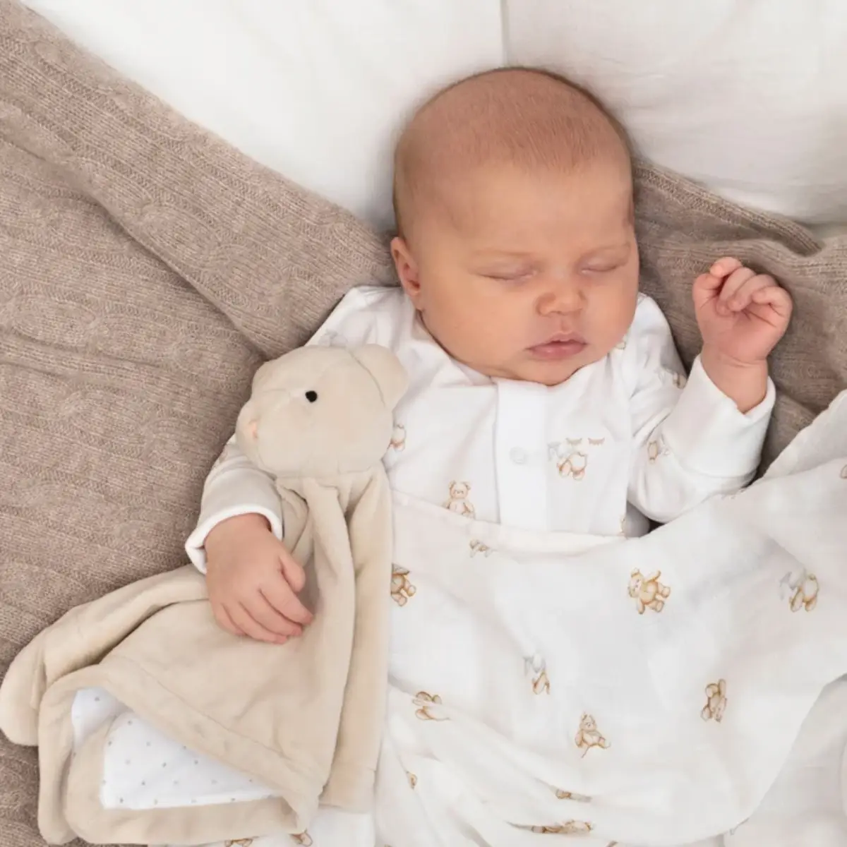 Livly Teddy Tay svøpeteppe, hvitt
