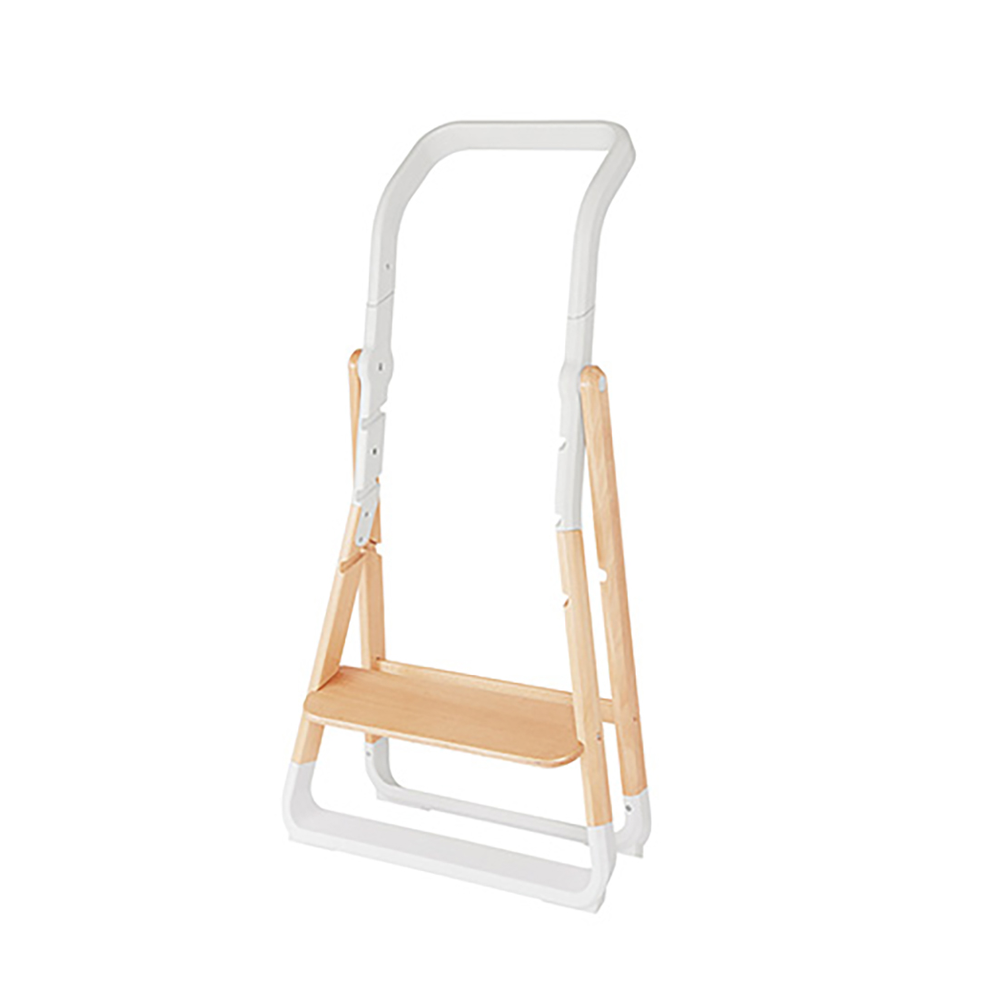 Ergobaby Evolve Kitchen Helper kjøkkenkrakk i naturlig tre